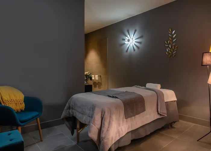 Du Roi & By Sowell Collection