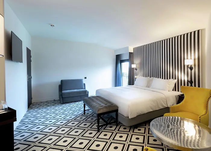 Du Roi & By Sowell Collection Carcassonne