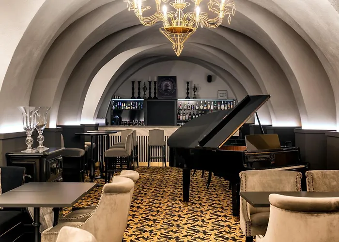 Hotel Du Roi & By Sowell Collection 5*