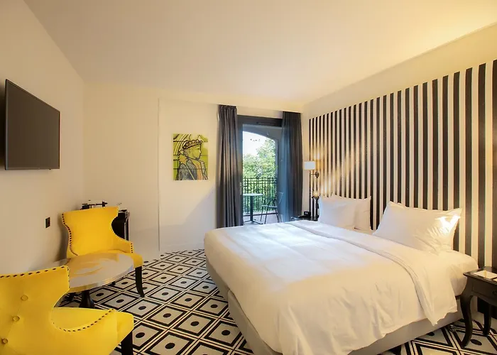 Du Roi & By Sowell Collection