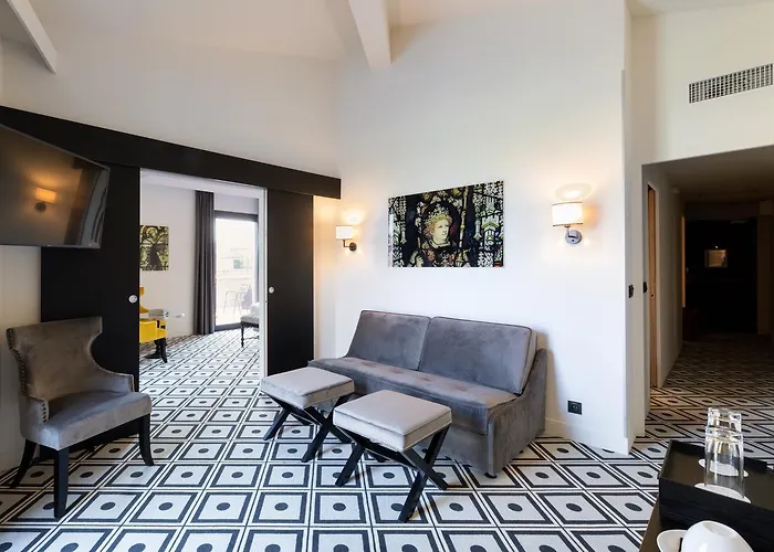 Hotel Du Roi & By Sowell Collection Carcassonne