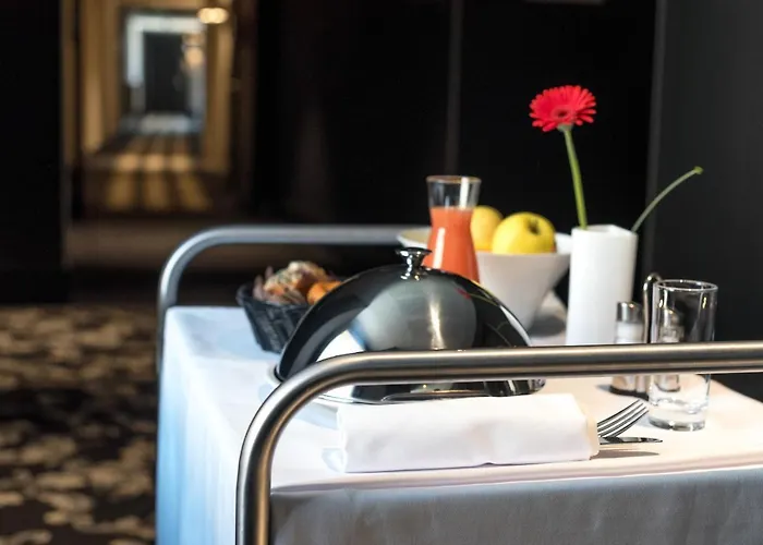 Отель Du Roi & By Sowell Collection Каркассон