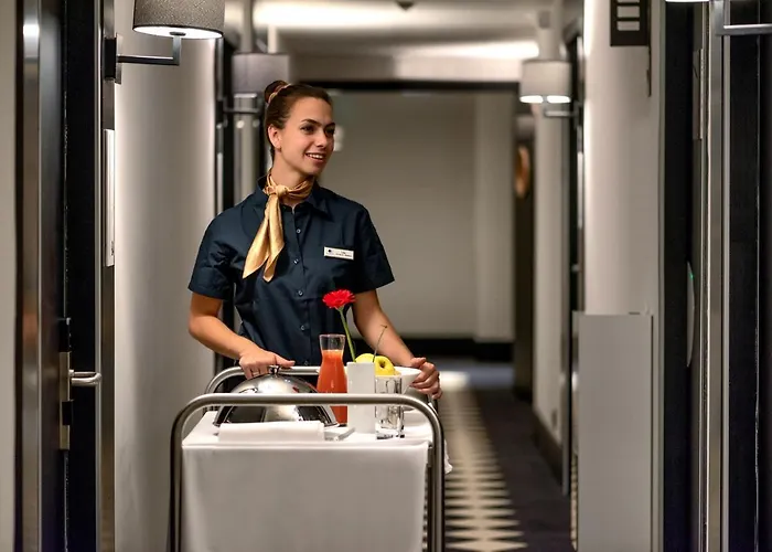 Du Roi & By Sowell Collection Отель